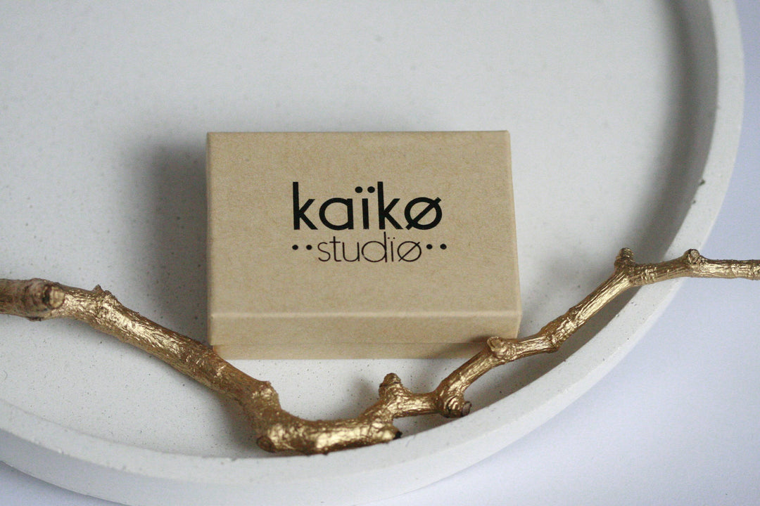 Delicate Bee Necklace Green by Kaiko