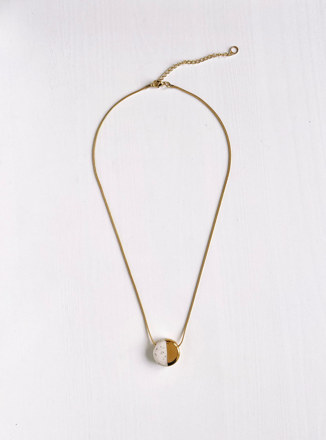 Hand Made Circle necklace white and gold by Julia Fraia