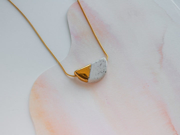 Handmade small ceramic necklace by Julia Fraia